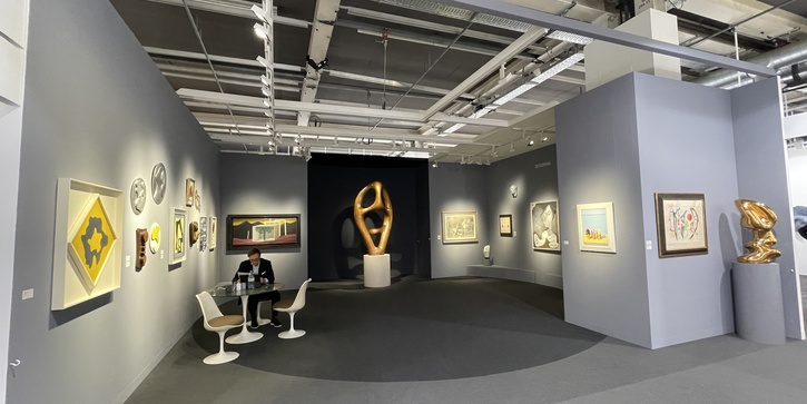 Art Basel Art Exhibition Booth with Grey and Black Event Carpet in Circular Form