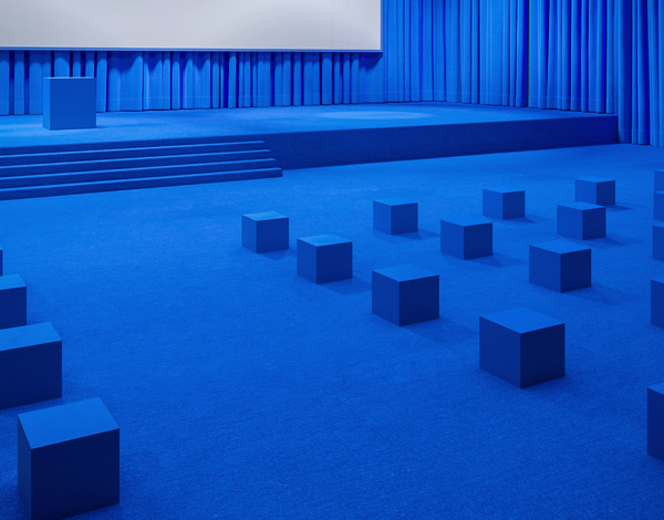 blue 3D model render of event stage with blue cubes and blue sustainable event carpet